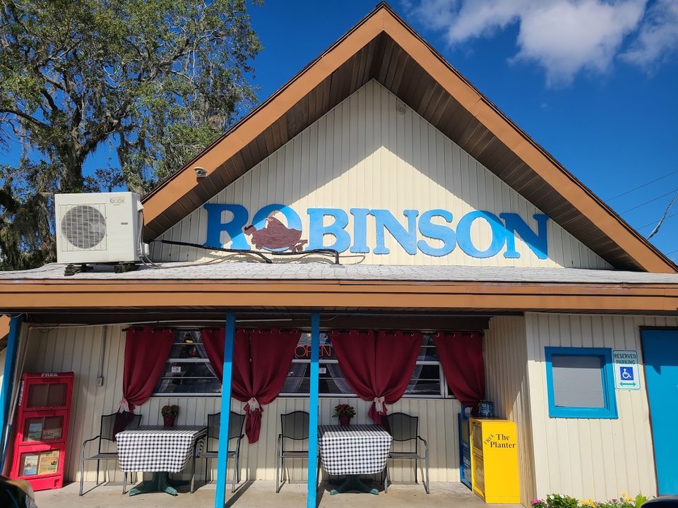 Restaurant storefront on West Main Street in Apopka.